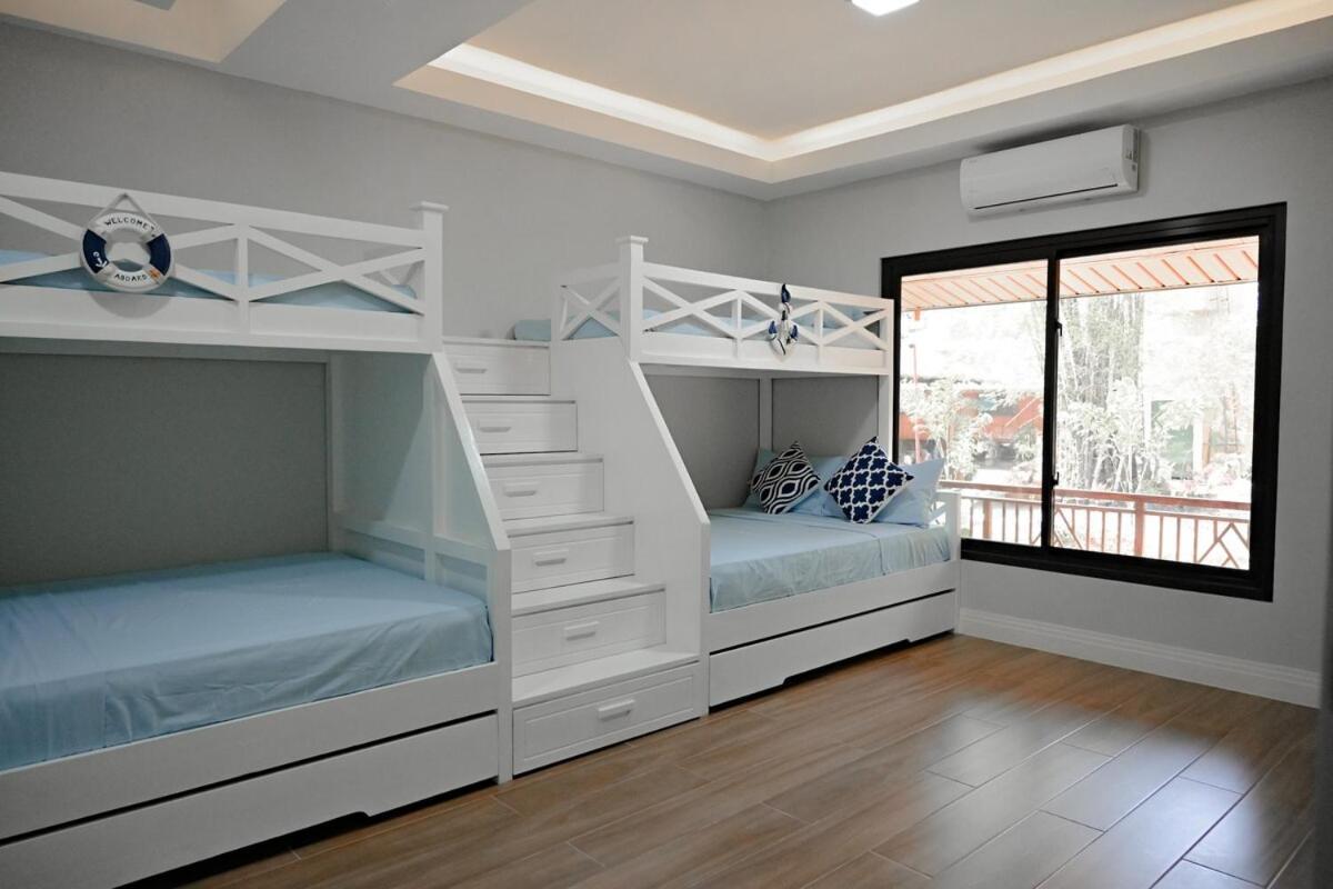 Redwood Cabin Bolinao エクステリア 写真