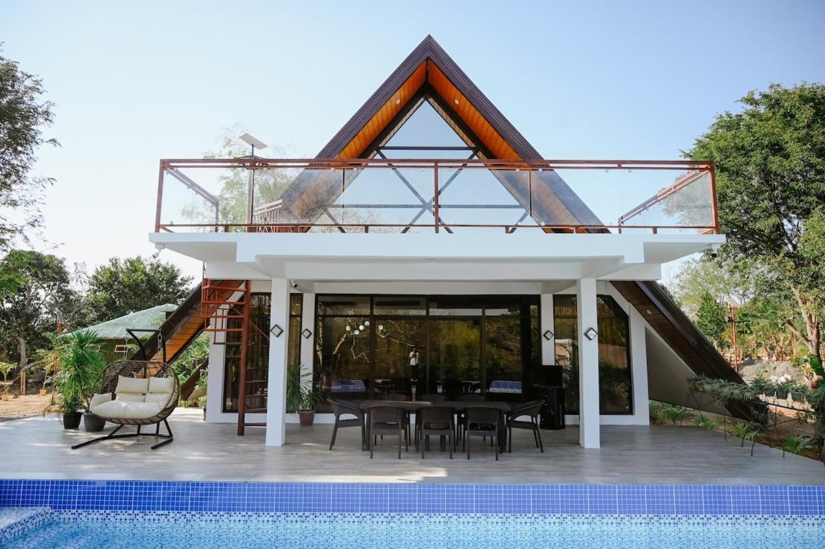 Redwood Cabin Bolinao エクステリア 写真