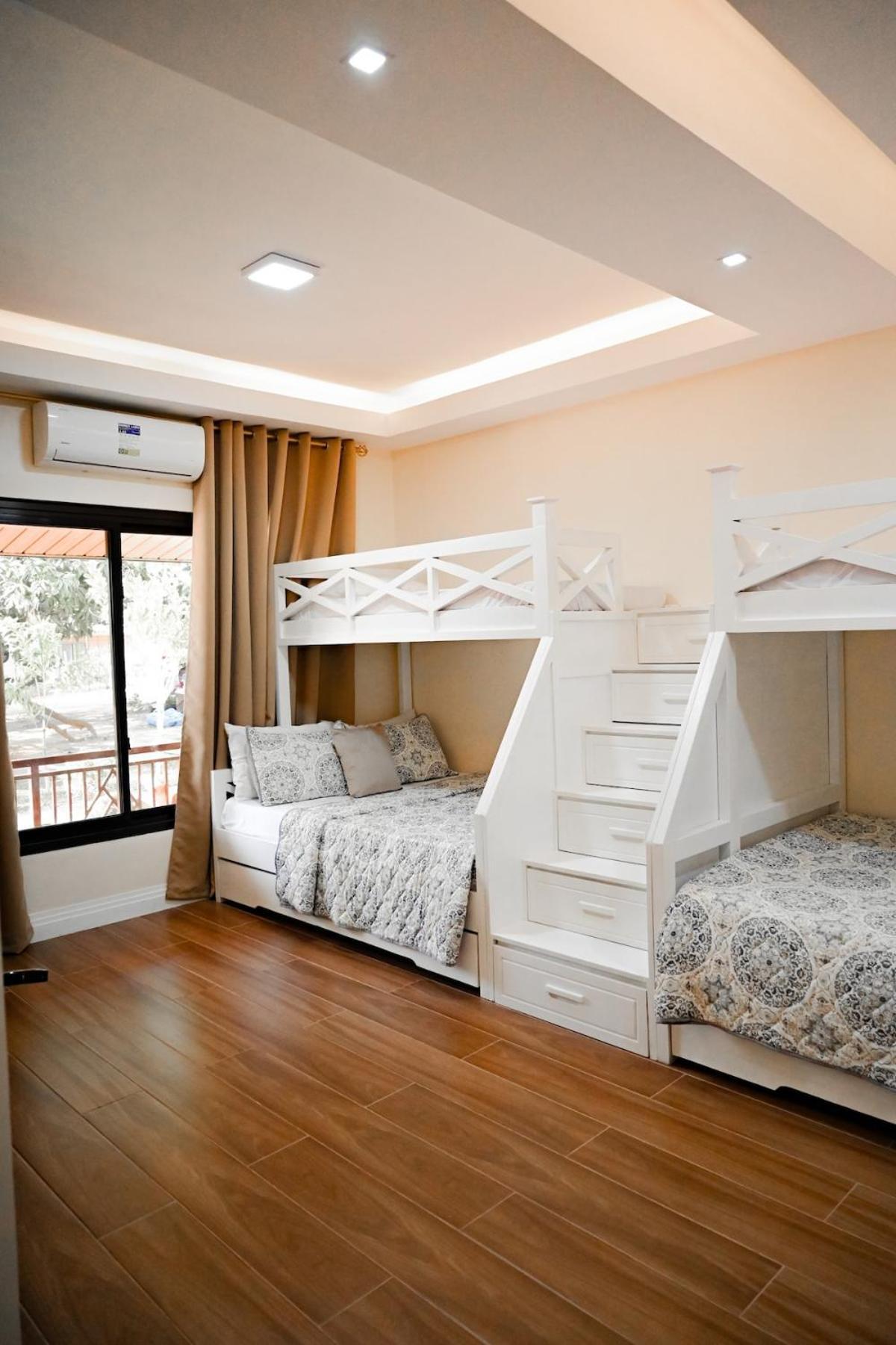 Redwood Cabin Bolinao エクステリア 写真