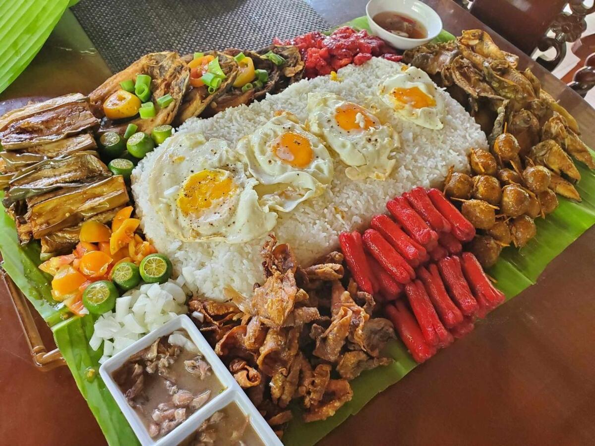 Redwood Cabin Bolinao エクステリア 写真