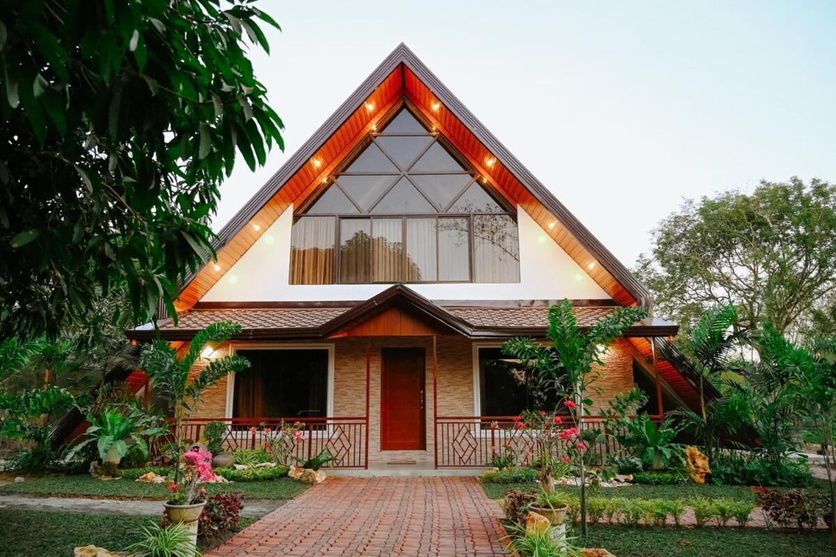 Redwood Cabin Bolinao エクステリア 写真