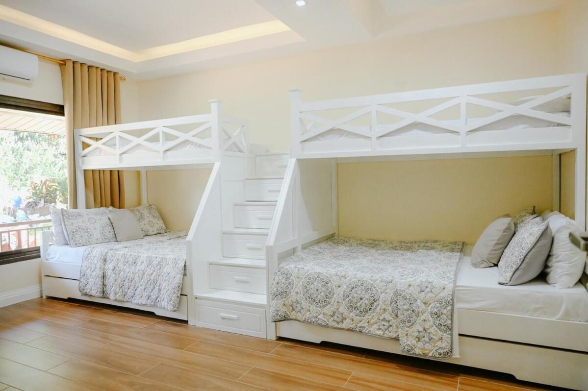 Redwood Cabin Bolinao エクステリア 写真