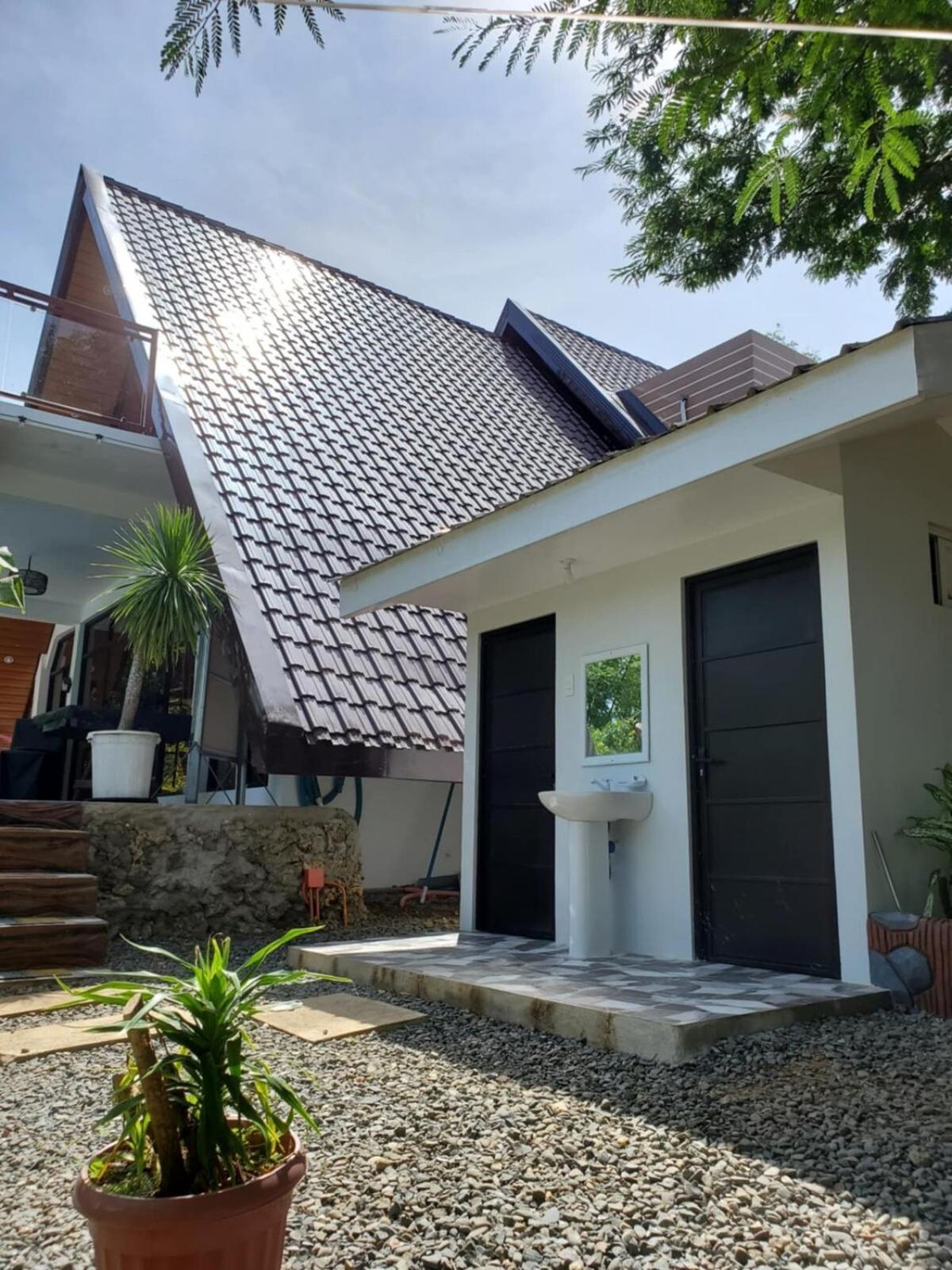 Redwood Cabin Bolinao エクステリア 写真