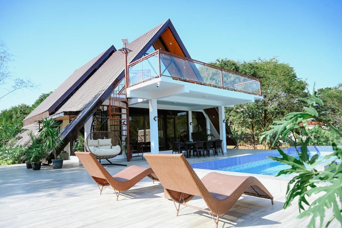 Redwood Cabin Bolinao エクステリア 写真